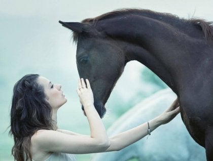 mulher e cavalo