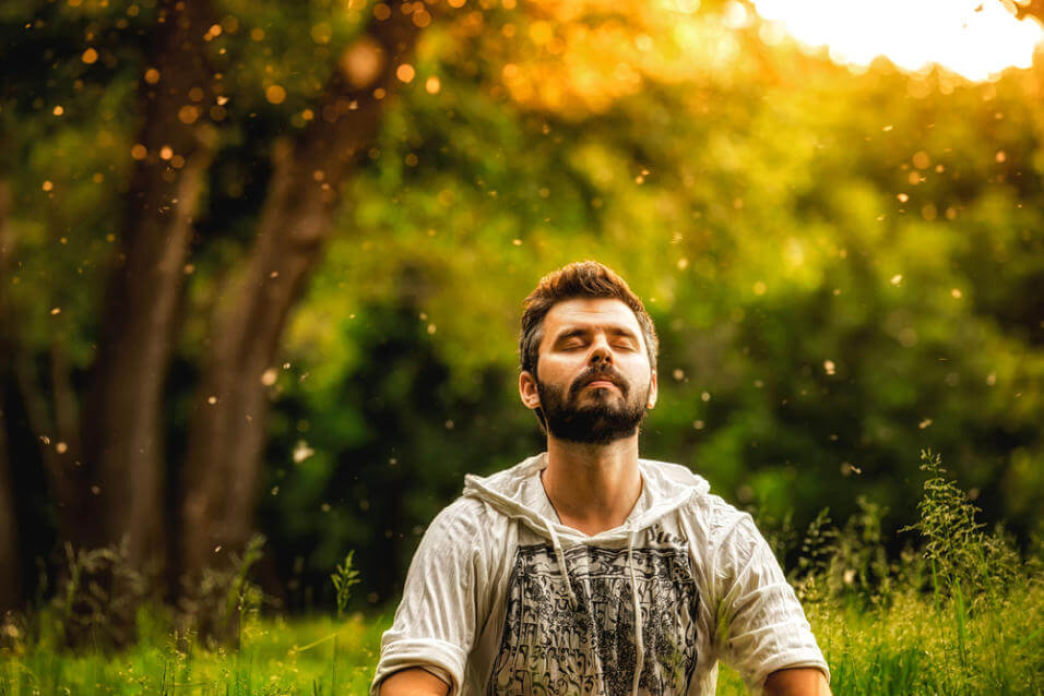 Hombre practicando Mindfulness