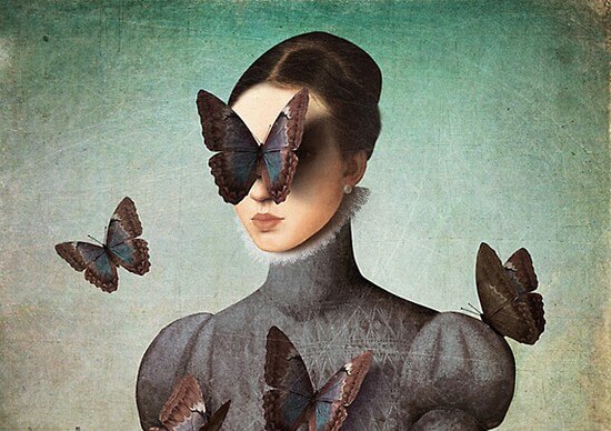 Mujer con mariposa en los ojos