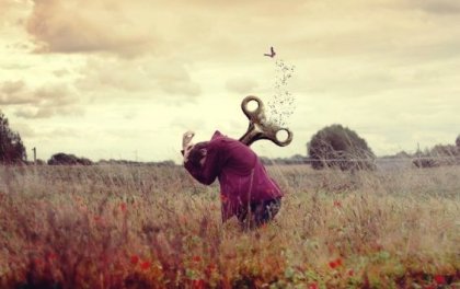 Mujer poniendo resistencia