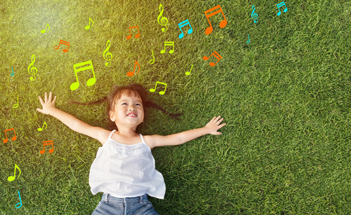 Niña con Niña con sinestesia perceptiva