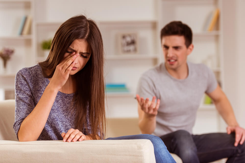 Chico criticando a su pareja