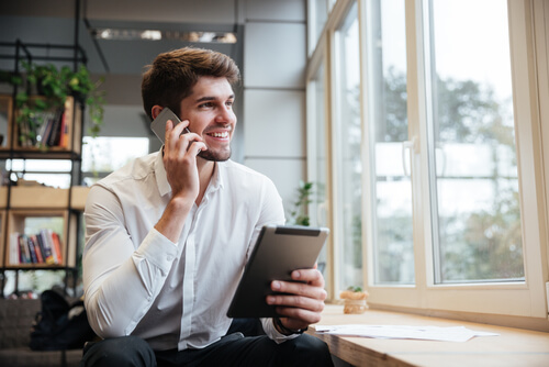 Homme entreprenant sûr de lui