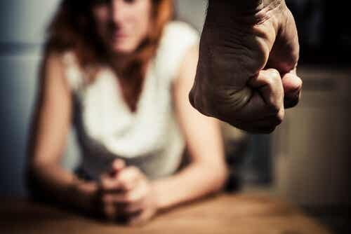 Cuatro señales que delatan una relación abusiva