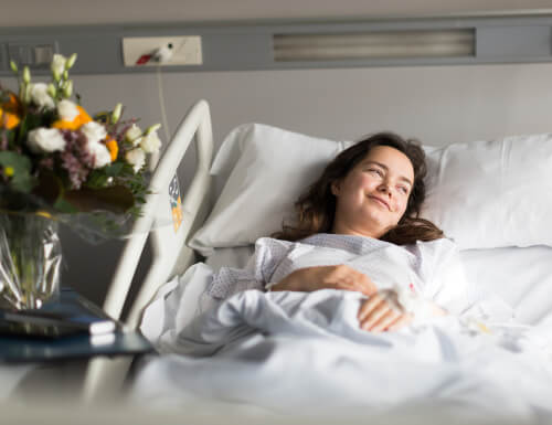 Mujer sufriendo los efectos de la mente en la salud física
