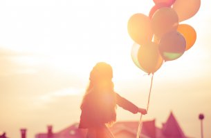 Mujer representando cómo cuida su vida emocional