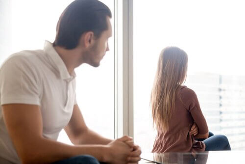 Pareja enfadada por una infidelidad