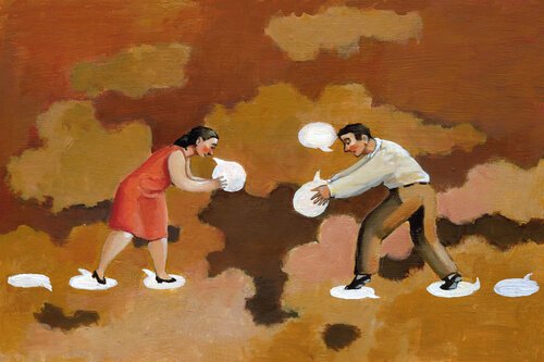 Personas acercándose