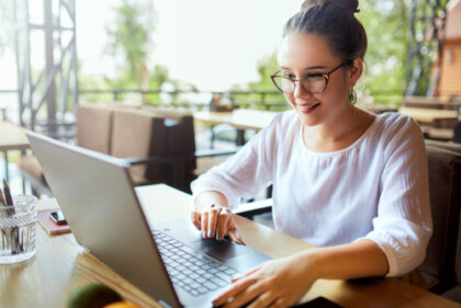 Tres posturas corporales que te hacen más productiv@