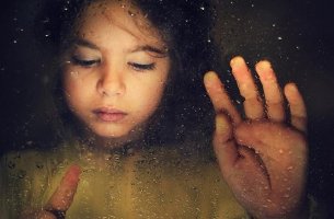 Niña con alta sensibilidad
