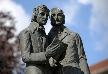 Los extraordinarios hermanos Grimm y sus cuentos eternos