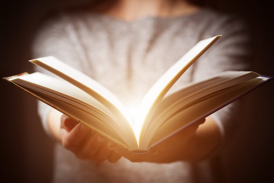 Libro abierto luminoso
