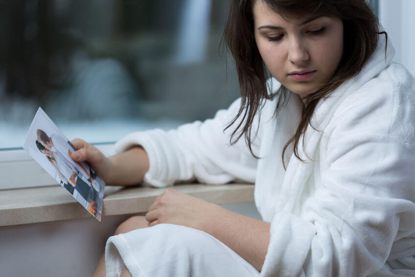 Mujer recordando a su ex