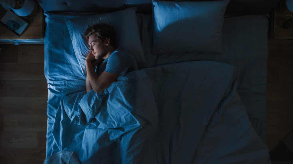 Die Wissenschaft erklärt die besten Schlafpositionen für eine erholsame Nachtruhe 
