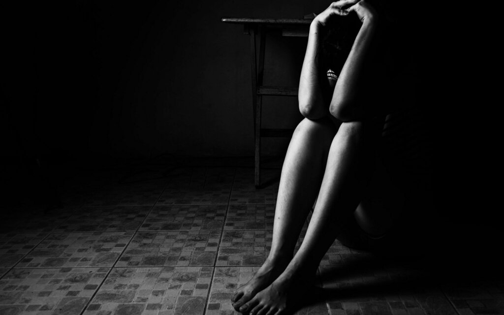 Paradoxical adaptation syndrome is a consequence of psychological and physical abuse