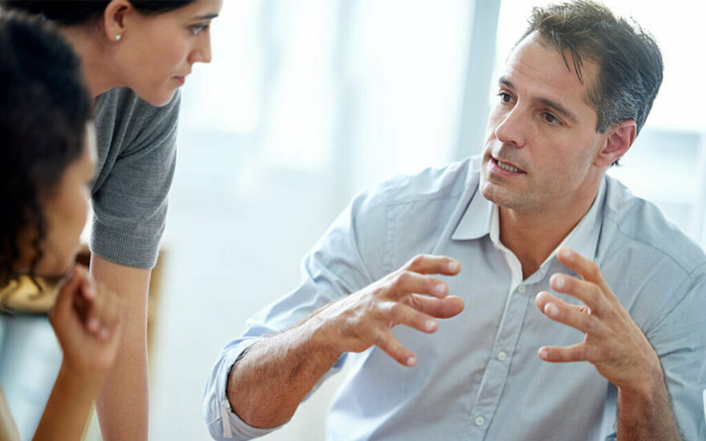 grupo personas representando el liderazgo transformacional