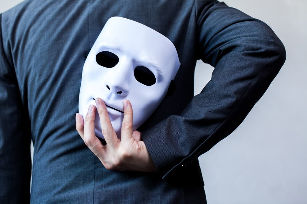 máscara simbolizando un disfraz de la mentira