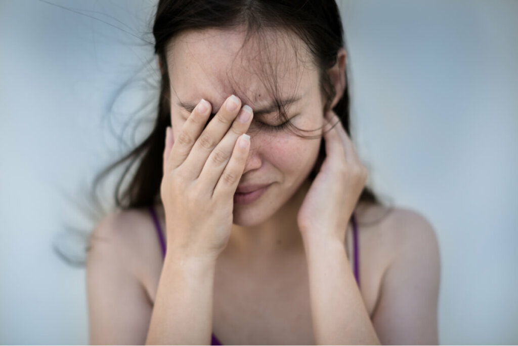 Mujer con crisis de ansiedad