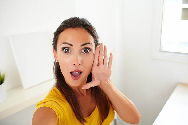 Mujer hablando consigo misma