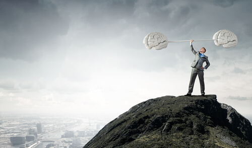 Hombre sin falta de voluntad elevando unas pesas