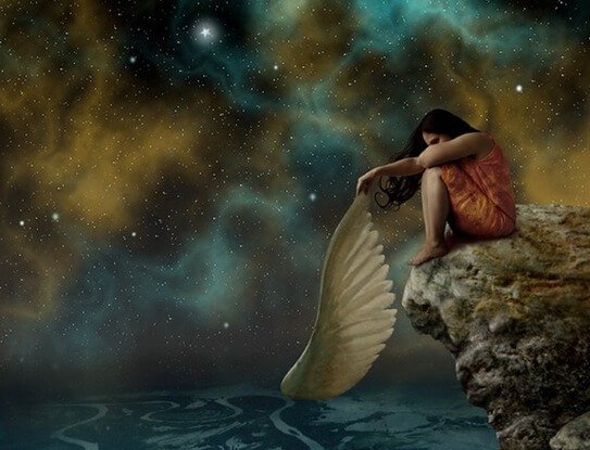 Mujer arrepentida en un acantilado