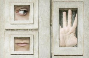 Persona en la ventana