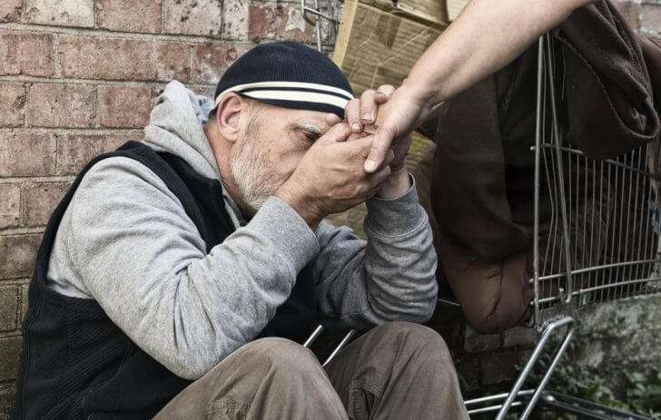 Hombre sin hogar