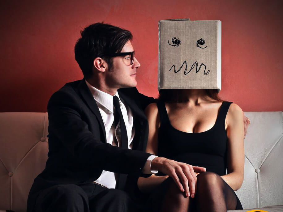 Mujer con miedo al amor