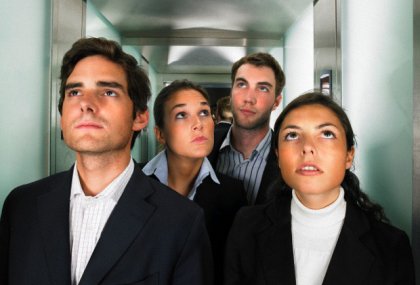 ¿Por qué hablamos del tiempo en el ascensor?