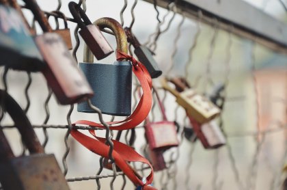 El timo del amor, el sacrificio de la libertad