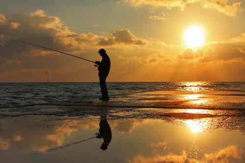 Hombre pescando con paciencia