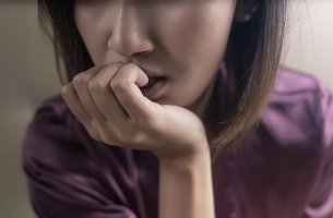 Mujer con ansiedad por hipocondría