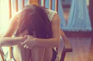 Mujer con depresión postparto