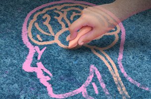 Mano dibujando las tres partes de nuestro cerebro