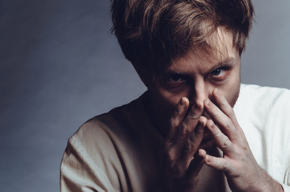 hombre con enfermedad mental