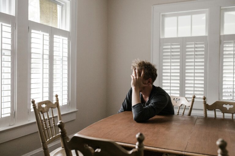 5 heridas emocionales de la infancia: cómo repercuten en la adultez y cómo sanarlas