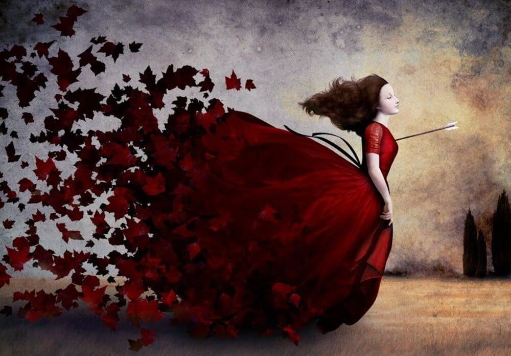 Mujer con una flecha en el corazón