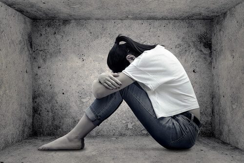 Mujer triste llorando