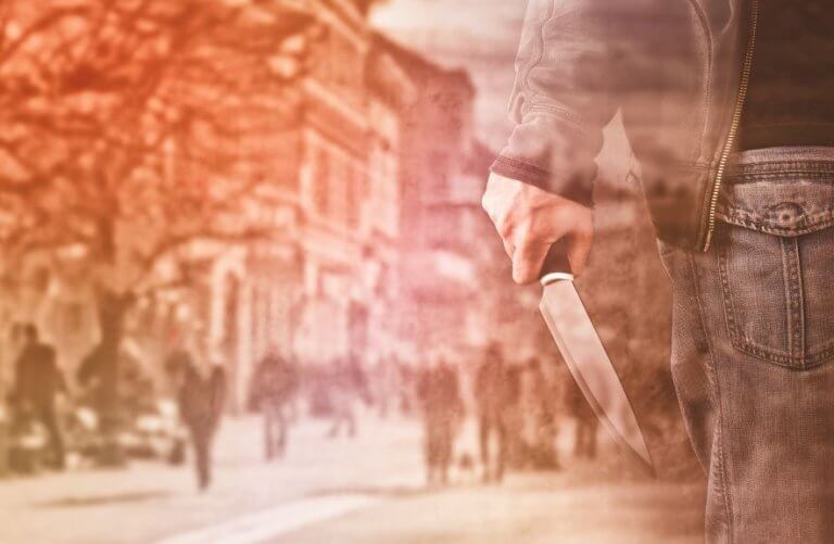 Hombre con un cuchillo