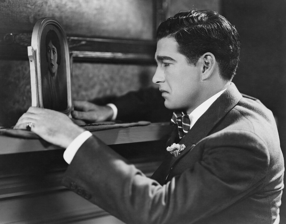 Hombre sufriendo por amor