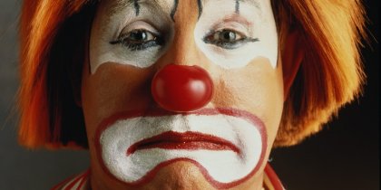 ¿Qué hay debajo de la nariz de los payasos?