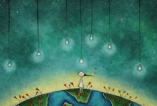 Niña-mirando-a-las-luces-del-cielo