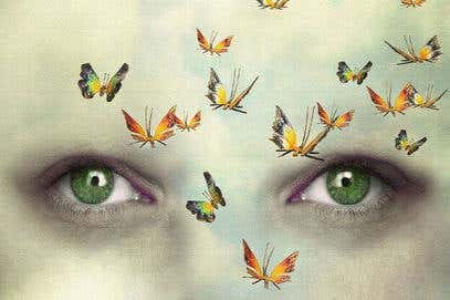 Ojos mirando mariposas para liberar la mente