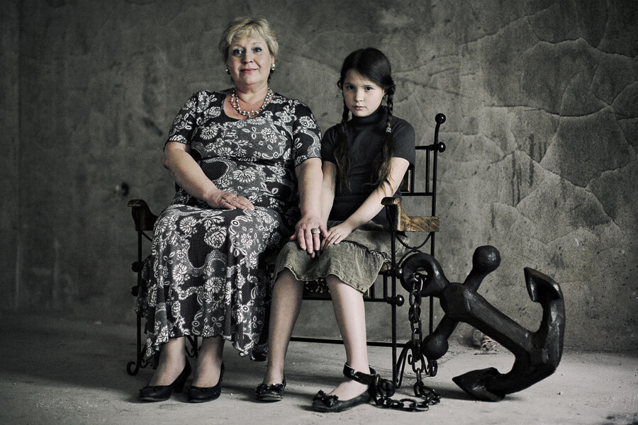 Controlerende moeder en ongelukkige dochter, die giftige families uitbeelden