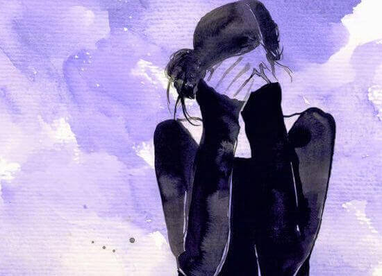 Mujer tapándose la cara