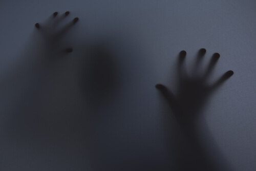 Hombre con miedo a perderte