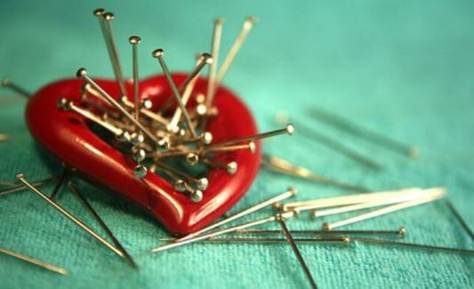 corazon alfileres