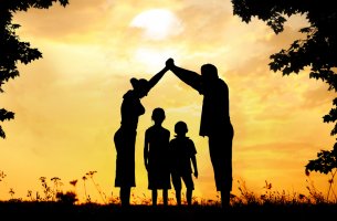 Familia unida representando cómo ser un buen padre