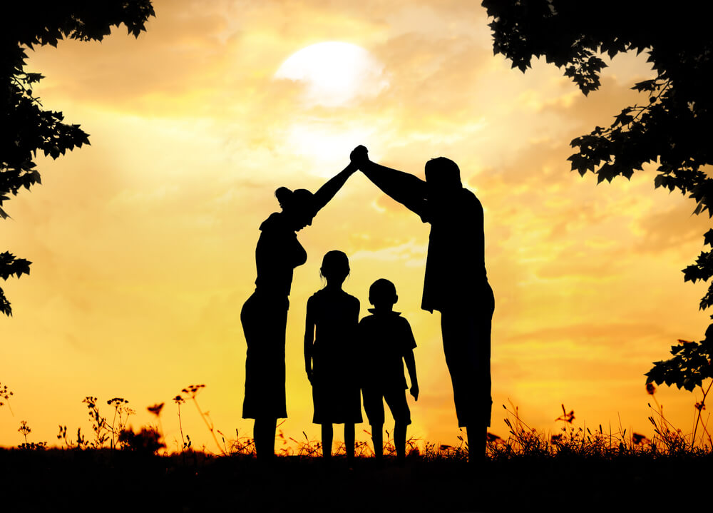 Familia unida representando cómo ser un buen padre
