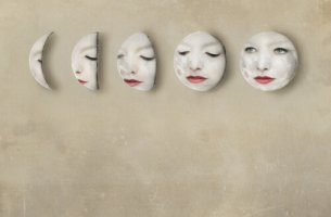 Caras en la pared para representar las microexpresiones